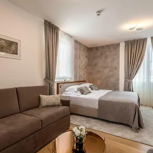Stine 4* Split